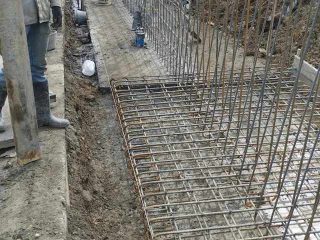 Parrilla de refuerzo del muro de contención antes del vaciado