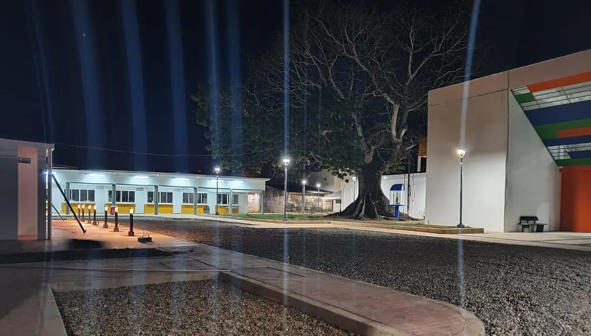Plazoleta y zonas exteriores de la edificación pública construida en Mocoa